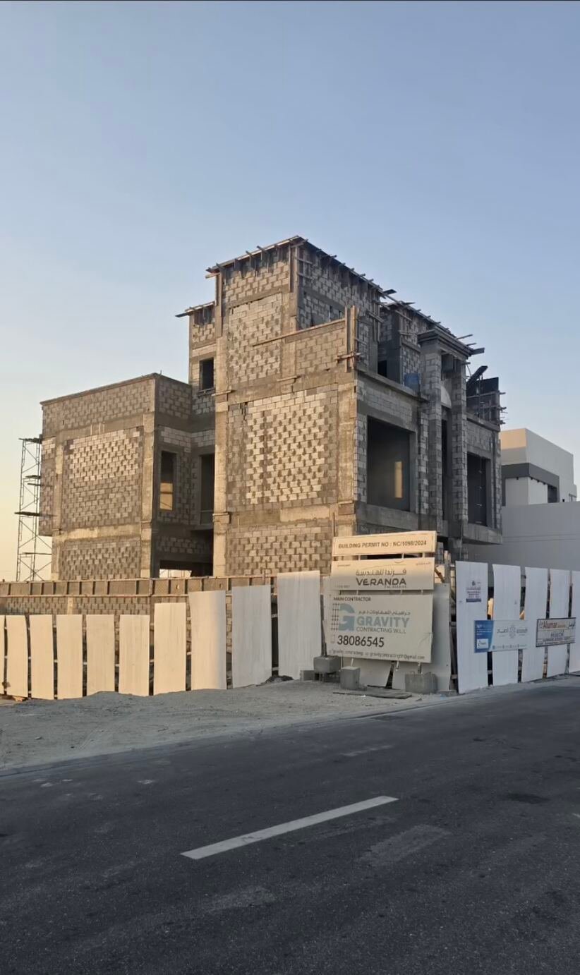 Villa under block and masonry construction